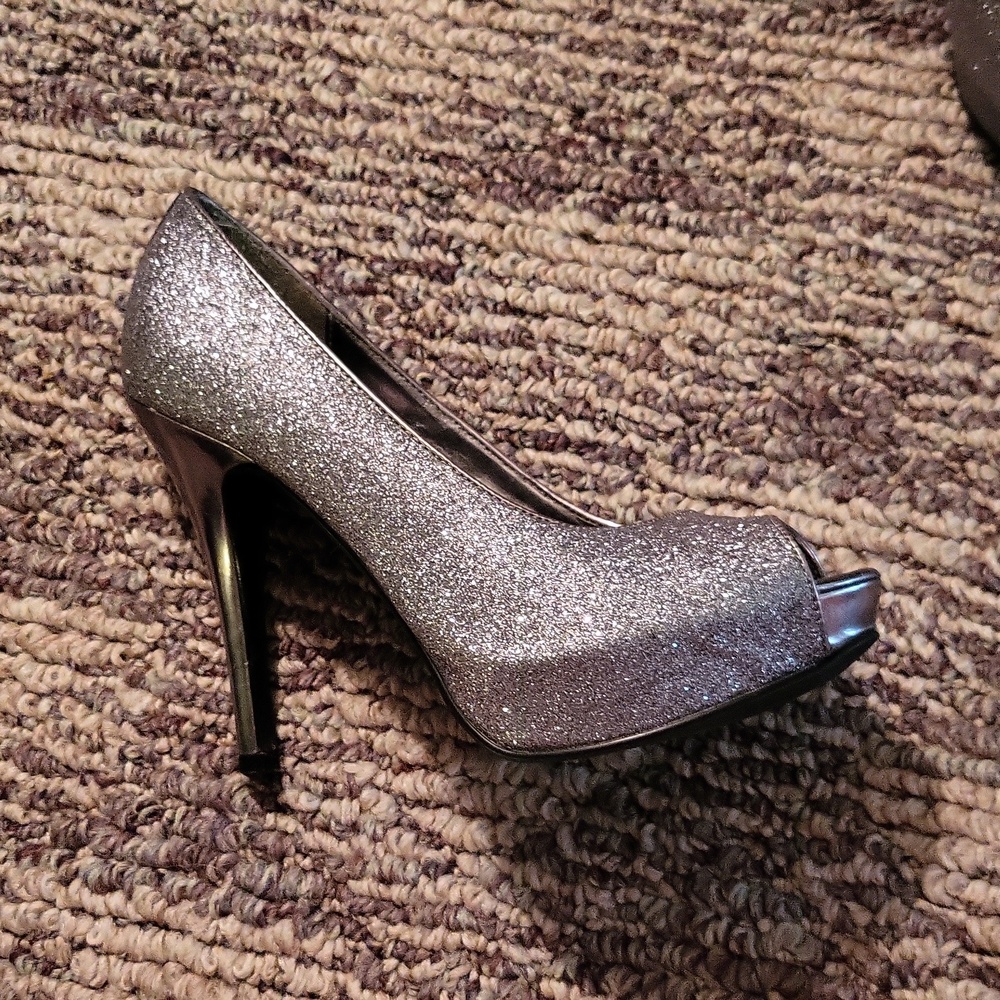 Jacqueline Ferrar Peep Toe High Heels
